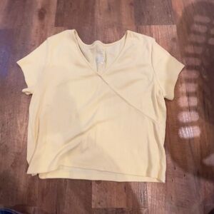 Yellow croppped tee shirt